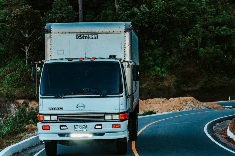 Online Shipping Slows Down: Longer Delivery, Lower Costs