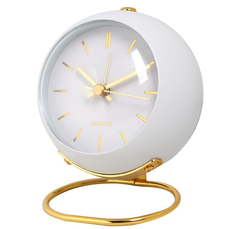 Silent Sweep Metal Alarm Clock – Minimalist Desk Decor