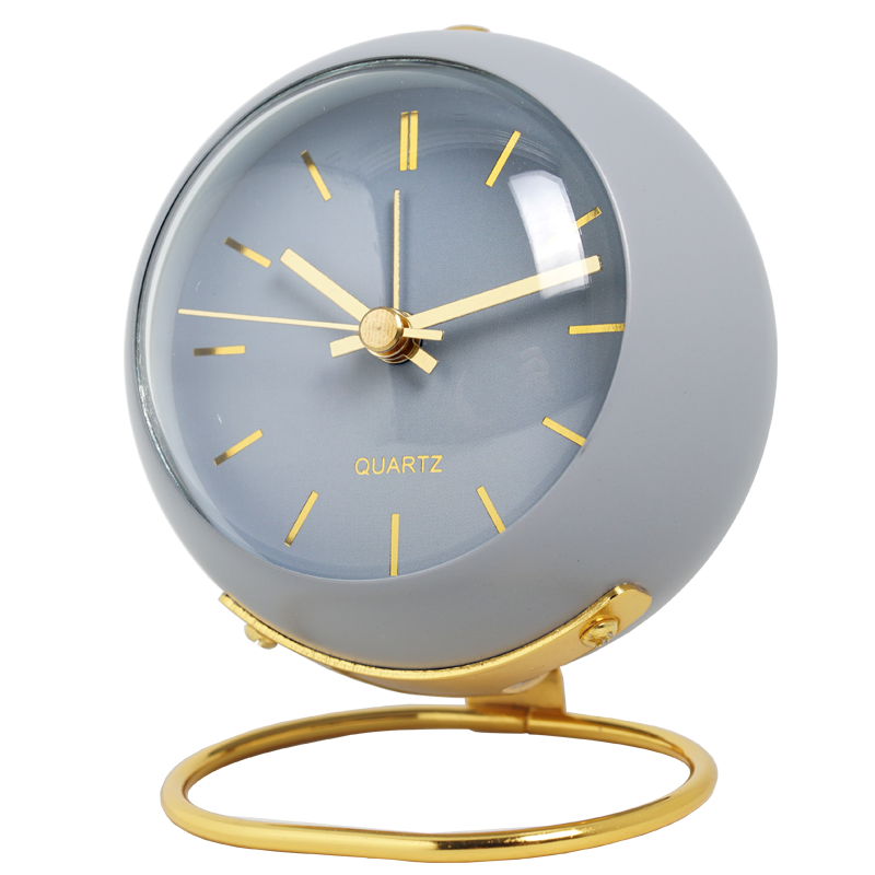 Silent Sweep Metal Alarm Clock – Minimalist Desk Decor
